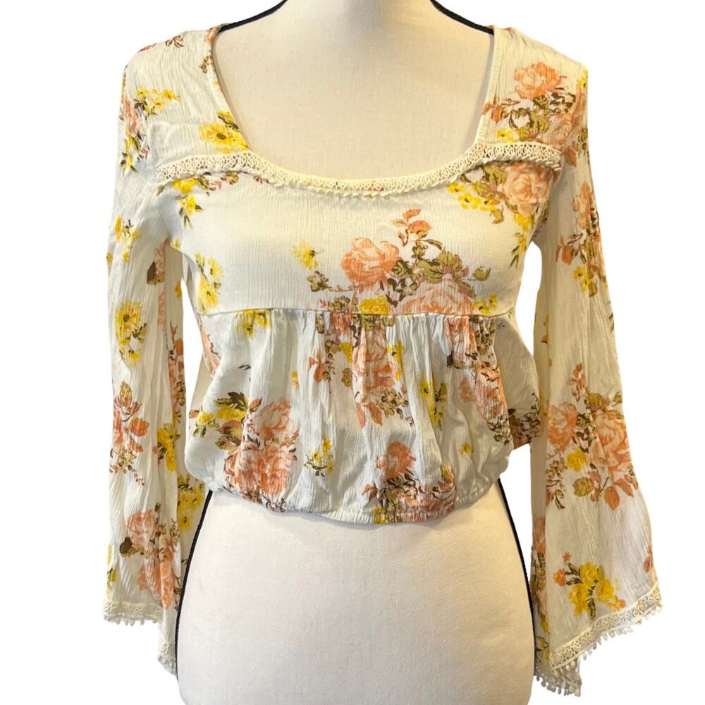 Coco + Jaimeson Women's Floral Crop Peasant Top Size M